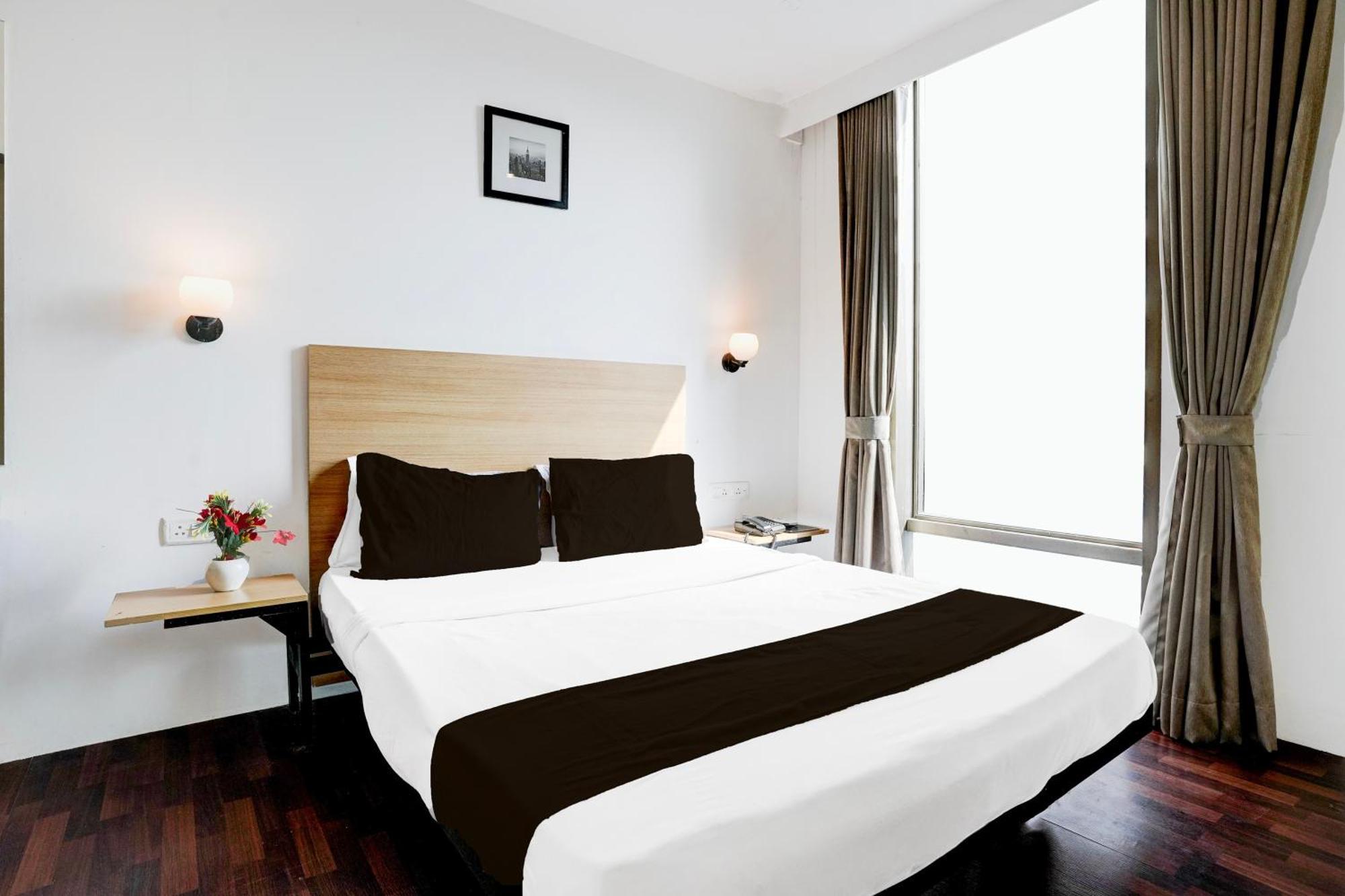 Super Townhouse Pbg Mall Vashi Turambhe Exteriör bild