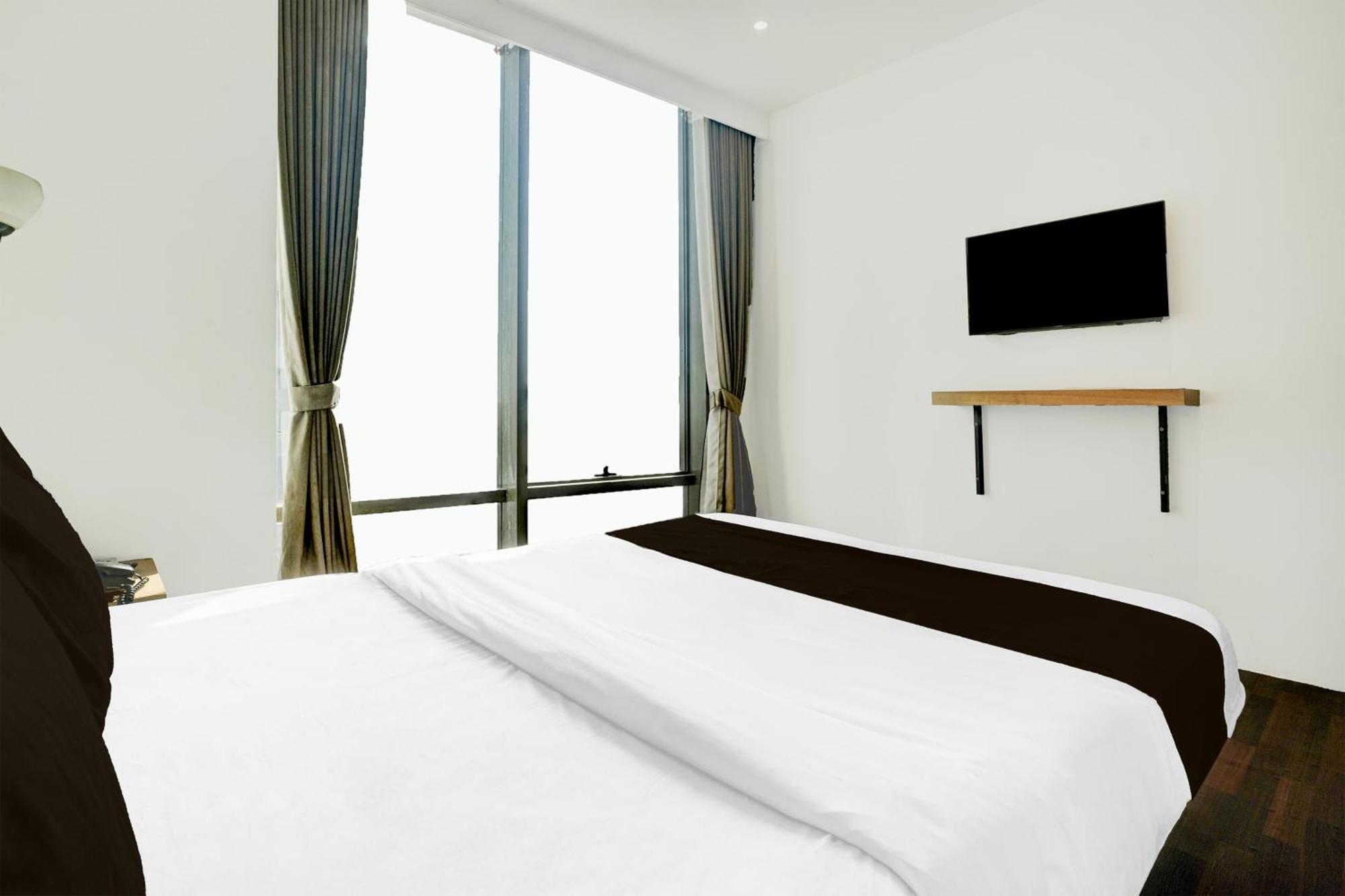 Super Townhouse Pbg Mall Vashi Turambhe Exteriör bild