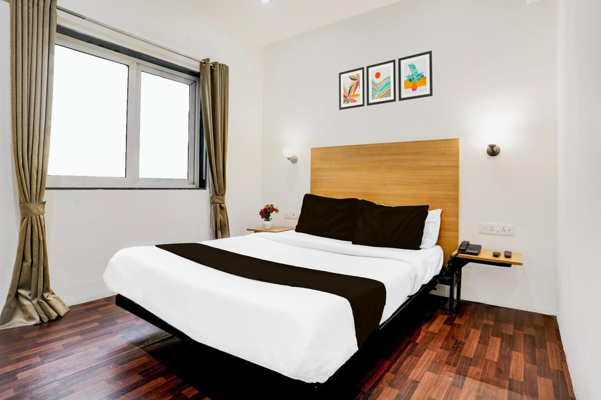 Super Townhouse Pbg Mall Vashi Turambhe Exteriör bild